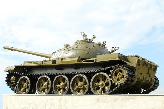 В Омской области мемориальный комплекс дополнили танком Т-55