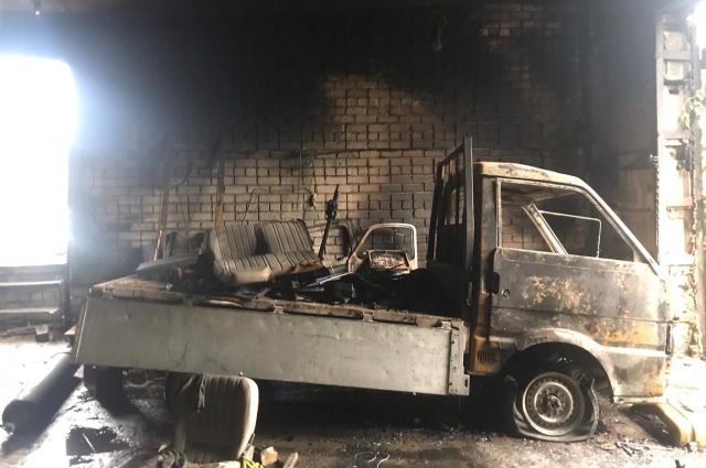В Саратове сгорела грузовая Mazda