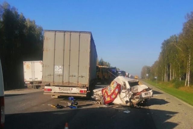 Водитель ВАЗ-2106 погиб в столкновении трех автомобилей под Новосибирском