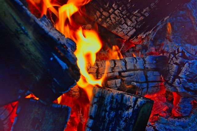 Подросток получил ожоги от огня на долгострое в Саратове
