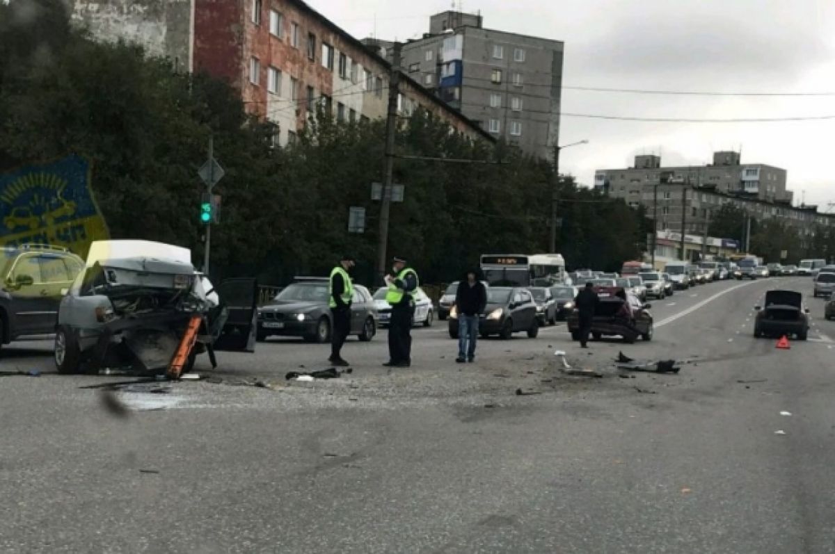 Чп дтп мурманск. Авария в Мурманске сегодня на Североморцев. Авария в Мурманске сегодня.