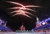 Салют на торжественной церемонии закрытия XIV Международного военно-музыкального фестиваля «Спасская башня» на Красной площади в Москве