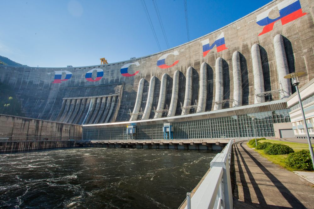 Вид на Саяно-Шушенскую ГЭС