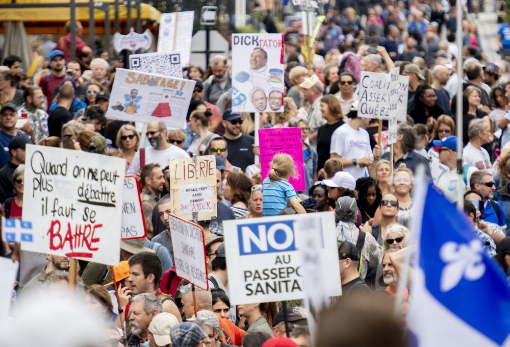 Протестующие в Монреале