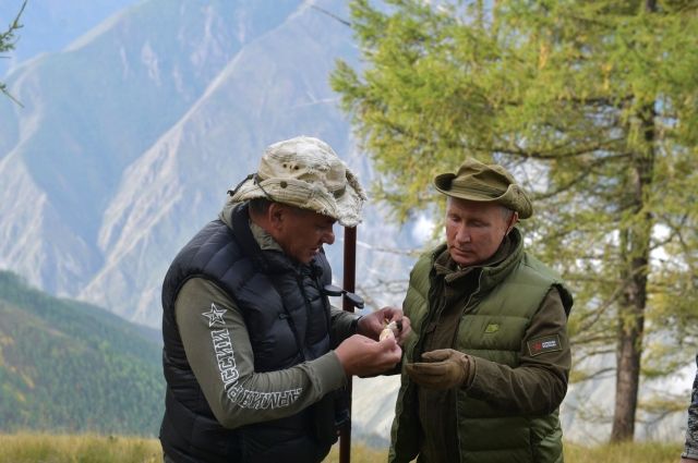 Президент Владимир Путин и министр обороны Сергей Шойгу уже не первый раз отдыхают в Сибири.