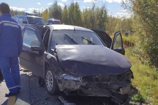 В результате ДТП 35-летний водитель иномарки, его пассажирка, а также 2-месячная девочка, находившаяся в «Ладе», получили травмы