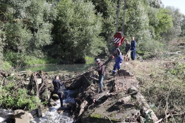 В Киреевском районе спасатели расчищают русло реки Шиворонь