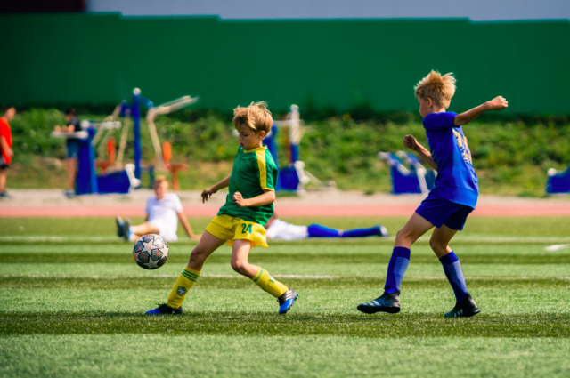 В семи школах республики будут углубленно изучать футбол на физкультуре