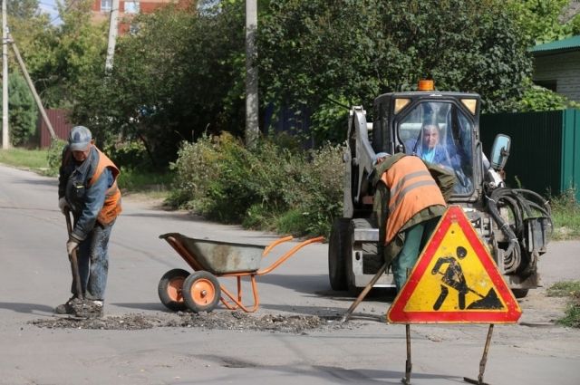 В Новомосковске продолжают ремонтировать дороги