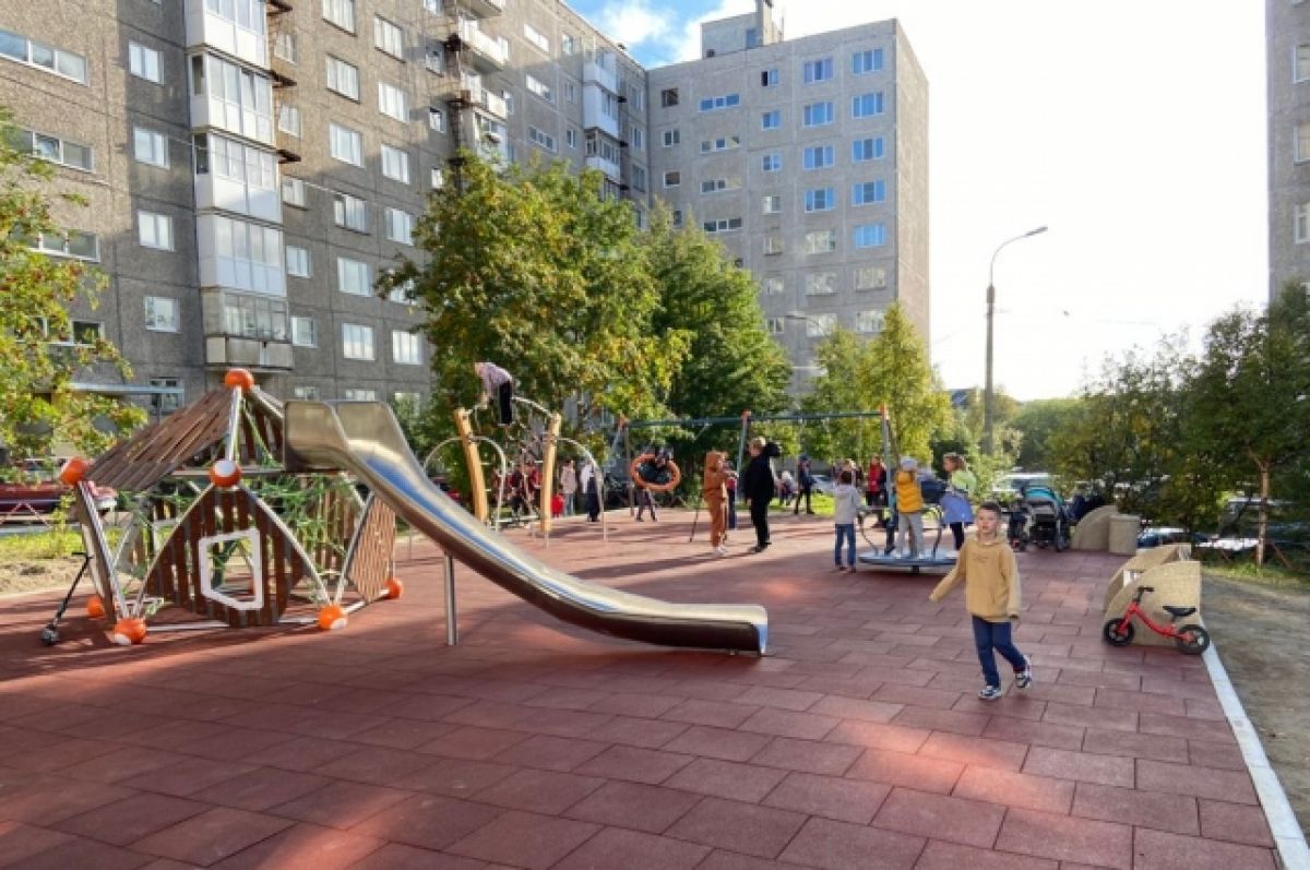 В Мурманске на проспекте Кольском открылась новая детская площадка |  ОБЩЕСТВО: ЖКХ | ОБЩЕСТВО | АиФ Мурманск