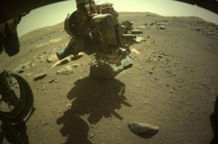 Марсоход NASA готовится добыть еще один образец грунта Марса.