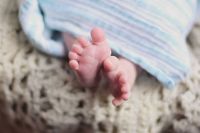 В оренбургском ковид-госпитале родился здоровый ребенок, а за жизнь его мамы продолжают бороться врачи. 