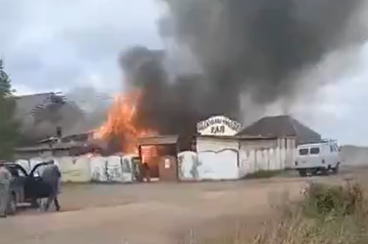 Поджог кафе чародейка. В Знаменске сгорело кафе. Пожар кафе Янтарное Орск. Пожар кафе очаг Челябинск-. Пожар кафе Берлин.