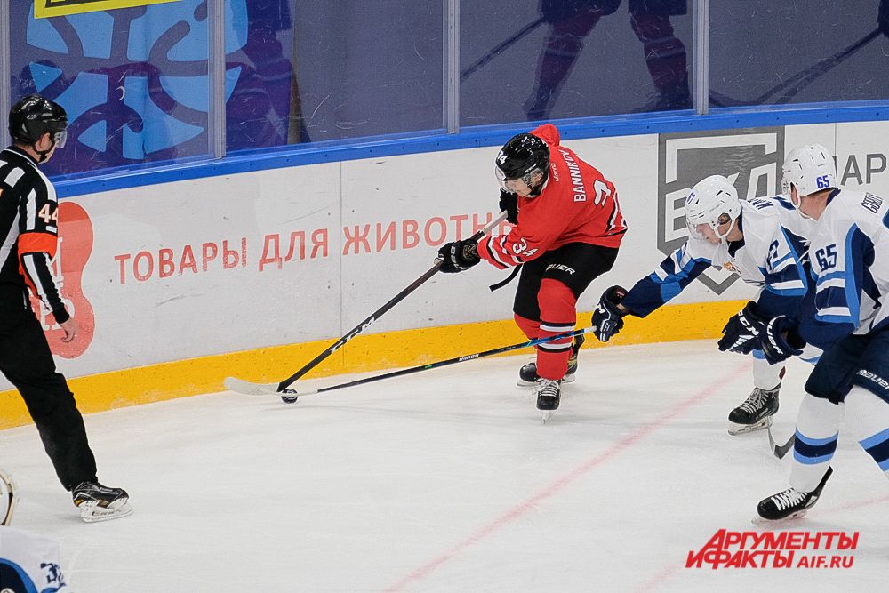 Домашний матч «Молот» - «Буран» в Перми.