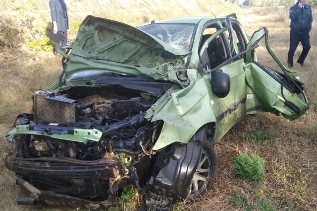 В ДТП на трассе Казань-Оренбург-Акбулак погибли два пассажира и сильно пострадал водитель Hyundai.