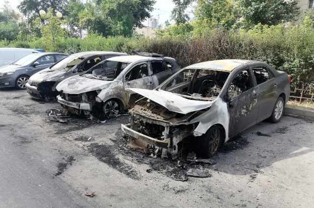 В Липецке ночью 10 сентября горели четыре автомобиля