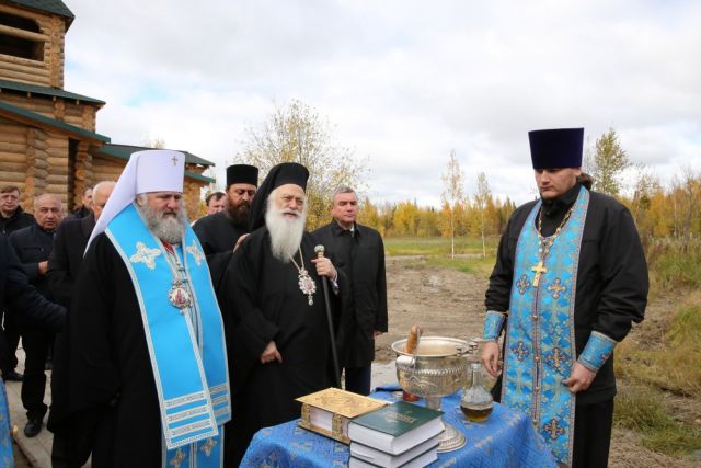 Колокольню первого в Югре мужского монастыря освятили у Ханты-Мансийска