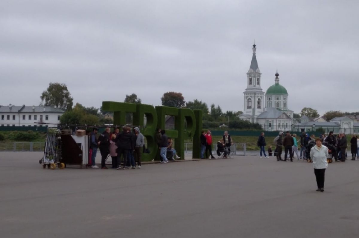 И проходят рядом с. Тверской Речной вокзал 2021. Тверь 2003 год фото. Видеосъемка с вокзала Тверь. В Твери проходят съемки сериала музыкант.