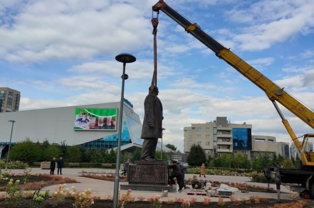 В парке 400-летия Красноярска ко дню рождения Федирко установили памятник