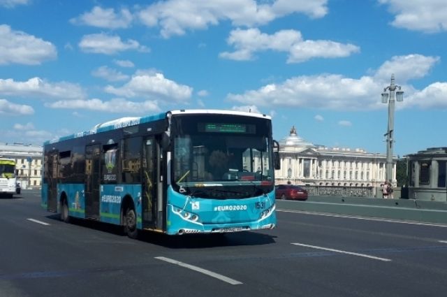 Травников поручил закупить 150 автобусов в Новосибирск перед чемпионатами