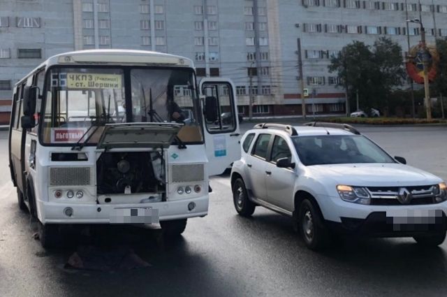 Маршрутный автобус насмерть сбил пешехода в Челябинске