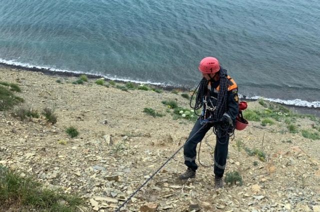 В Анапе сорвавшийся со скалы Лысой турист упал на камни