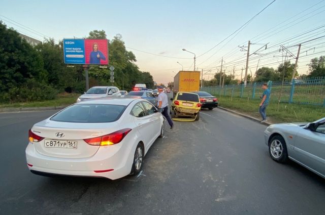 Авария с четырьмя машинами в Ростове обошлась без пострадавших