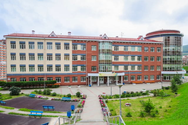 В школах и детских садах Владивостока отремонтируют фасады и крыши