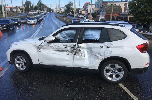 В Тамбове в столкновении с грузовиком пострадал водитель автомобиля BMW
