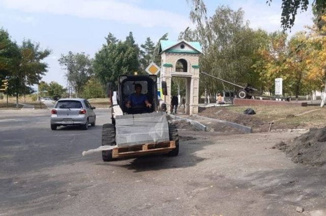 В Шиханах-2 начались работы по ремонту тротуаров
