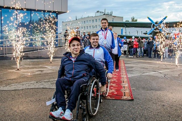 В Барнаул прибыли победители и призеры Паралимпийских игр в Токио