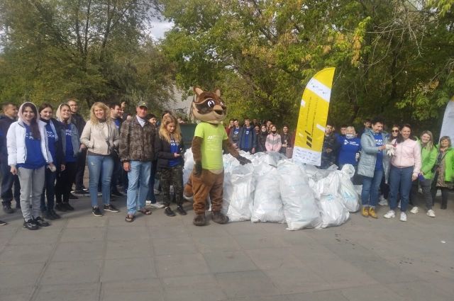 Участники плоггинг-забега очистили экопарк «Чёрное озеро» от 590 кг мусора