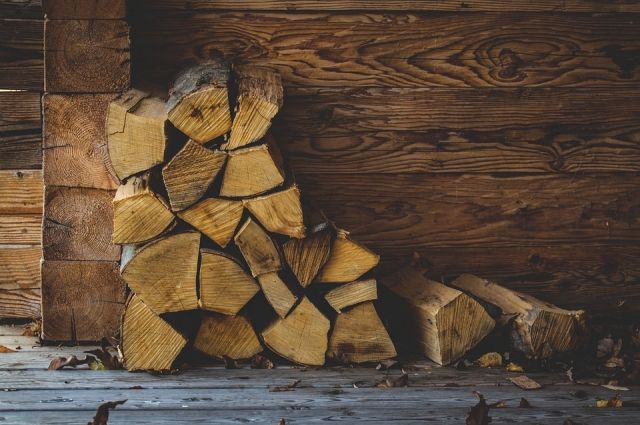 В омском ГУ лесного хозяйства рассказали, что дефицита дров в Колосовке нет