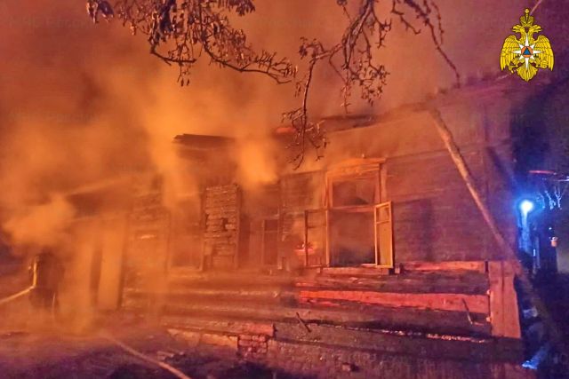 В Духовщинском районе ночью сгорел жилой дом