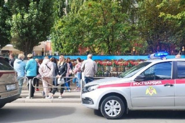 В администрации Саратовского района происходит эвакуация сотрудников