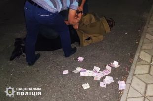 Под Николаевом полицейский чиновник вымогал взятки у подчиненных