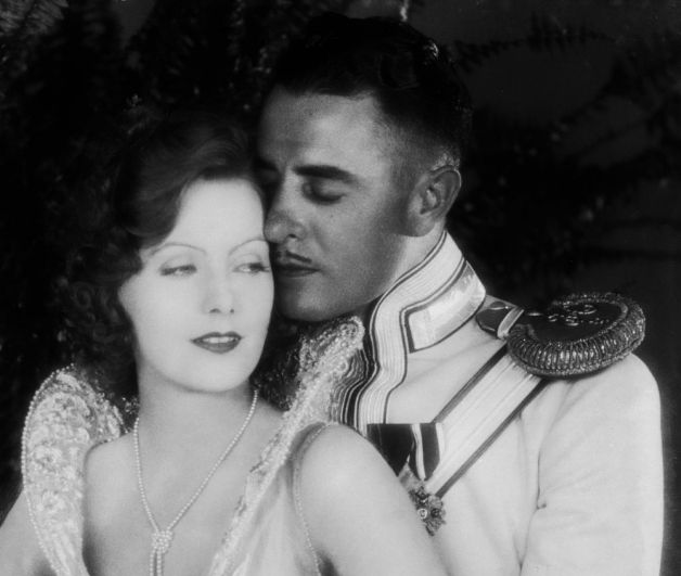 Анна Каренина в исполнении Греты Гарбо и Джон Гилберт в роли Вронского. «Любовь» (1927)