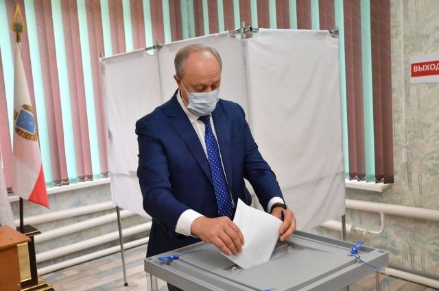 Губернатор Радаев проголосовал на выборах в Саратове