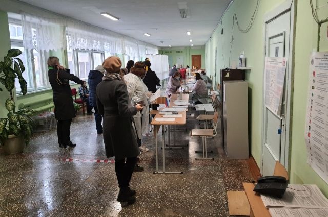 Общественная палата Пермского края организовала работу многоканальной горячей линии для обращения всех участников избирательного процесса: +7-342-215-52-04. 