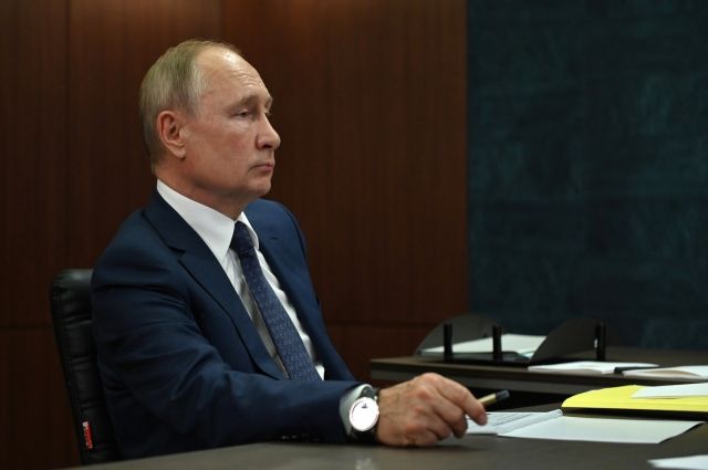 Песков: Путин проголосовал на выборах, используя телефон своего помощника
