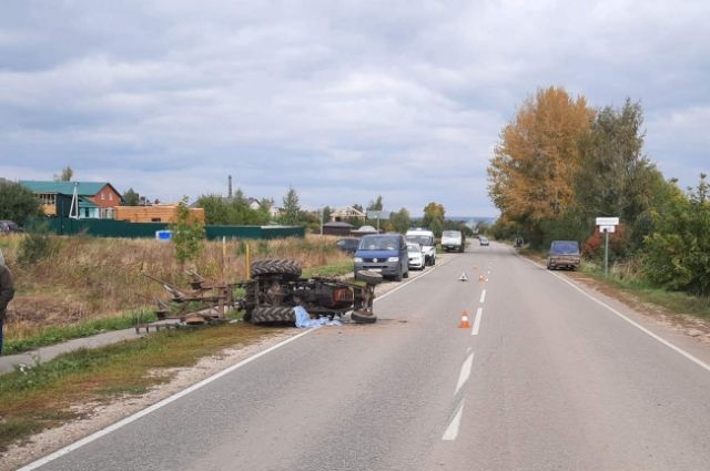 Водитель самодельного трактора погиб в ДТП в Чувашии