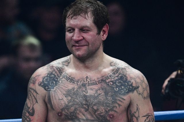 Александр Емельяненко победил блогера Тарасова в бою по правилам бокса