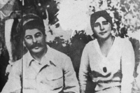 Иосиф Виссарионович Сталин с женой Надеждой Аллилуевой.