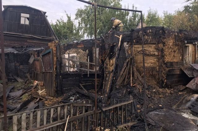 На Московском шоссе в Саратове сгорел частный дом