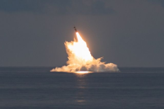 Испытания межконтинентальных баллистических ракет Trident II D5LE.