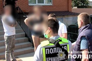 Под Винницой иностранец с женой изготовляли и продавали детскую порнографию