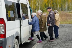Жители посёлка Островное получили, наконец, долгожданный автобус.