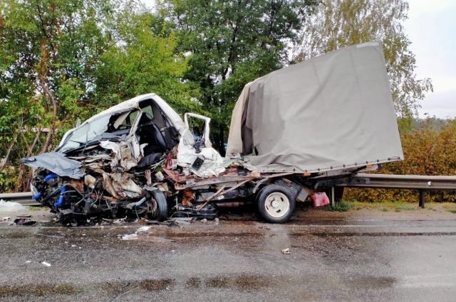 В Кореновске в ДТП с участием Hyundai, КамАЗа и Газели пострадал человек