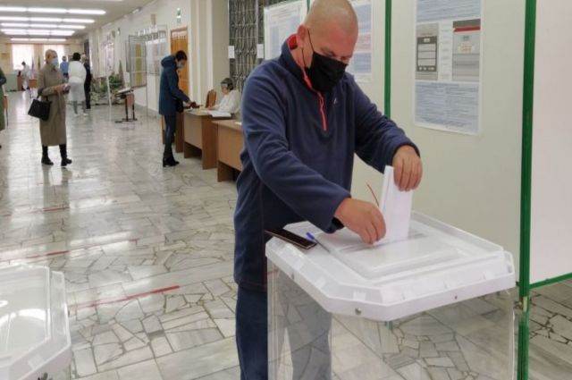 Герой России Алексей Кораблёв, спасший в боях на Кавказе в 2000 г. своих товарищей, проголосовал по месту жительства - в Чистополе.