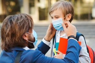 Во Львове невакцинированные педагоги могут работать с отрицательным ПЦР.